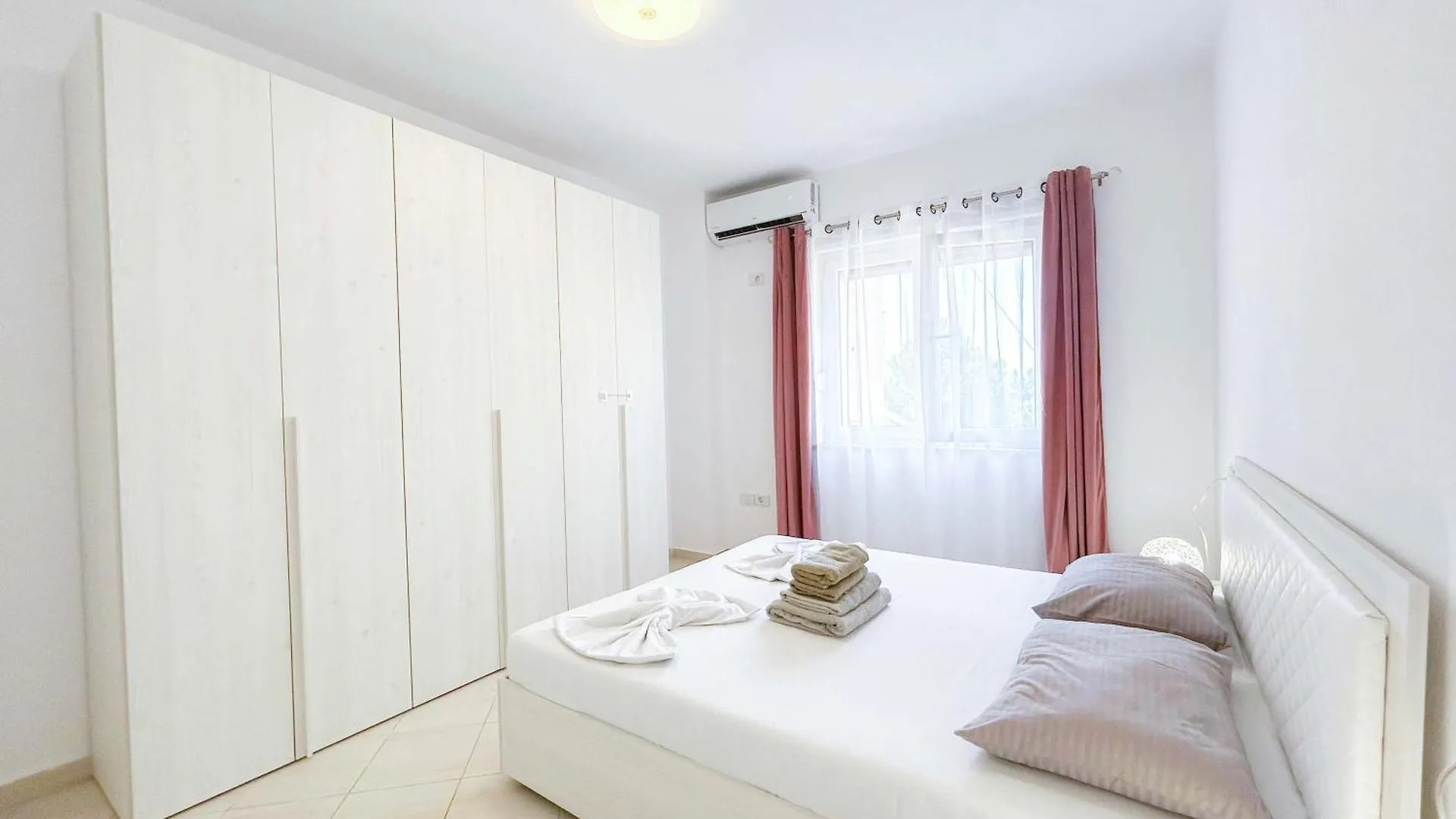 Ultimate Luxury Deluxe Suite 734 Durrës