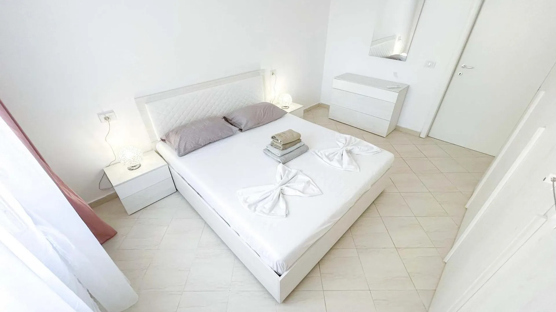 Ultimate Luxury Deluxe Suite 734 Durrës